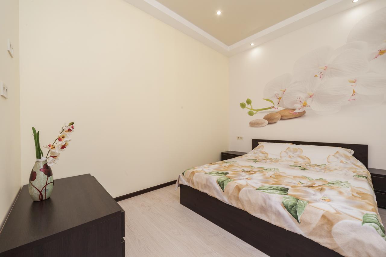 Arcadia- Gagarin Plaza 5/2 Apartment *