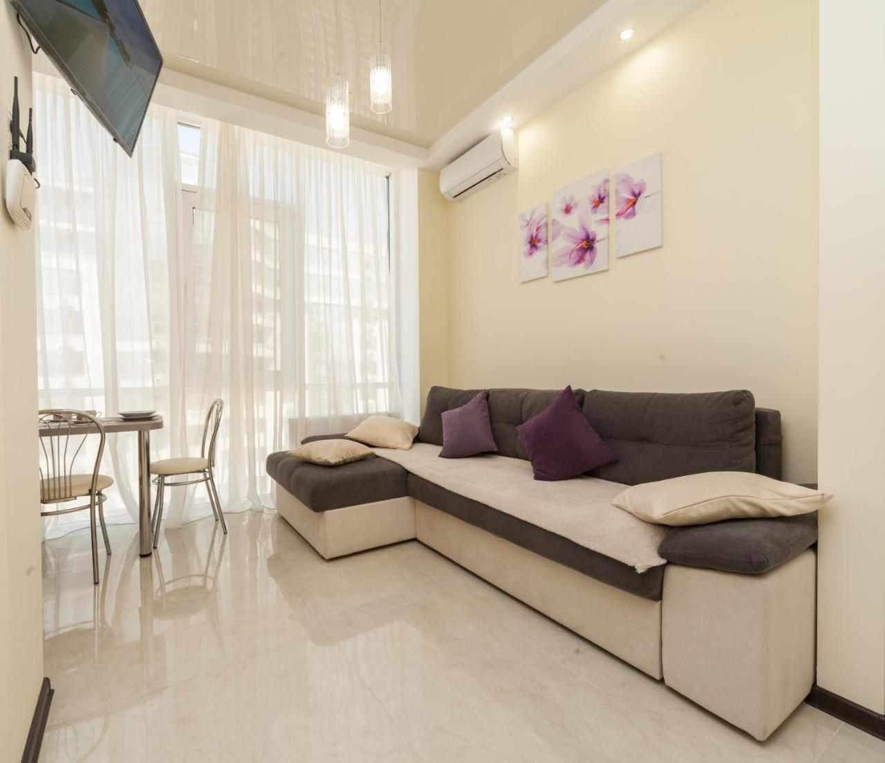 Arcadia- Gagarin Plaza 5/2 Apartment *